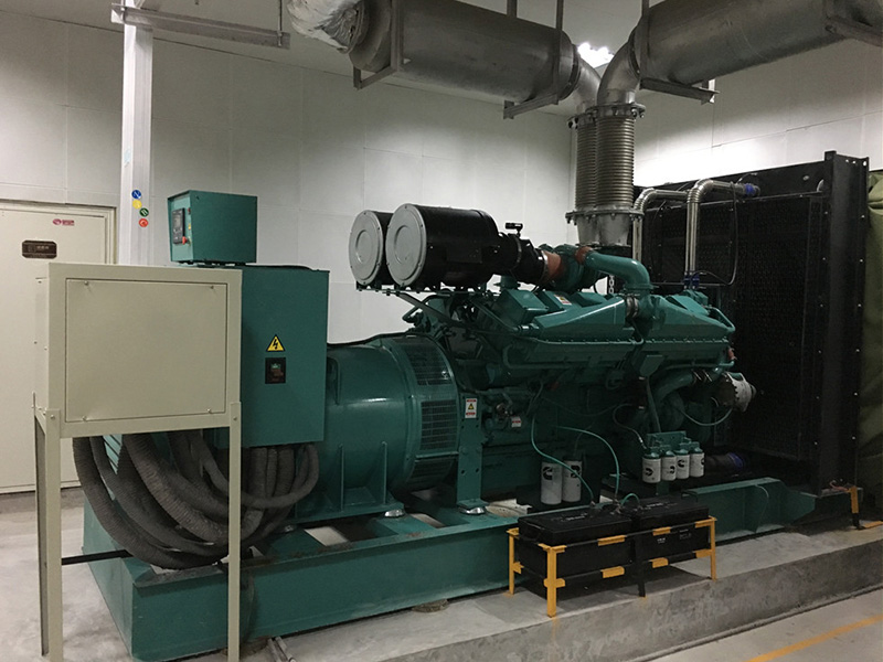巴中規(guī)劃館一臺900KW康明斯機房現(xiàn)場
